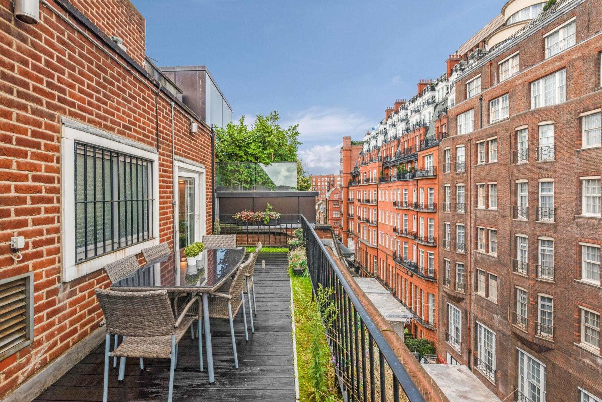 1 Bed-mayfair-private Balcony Apartment
